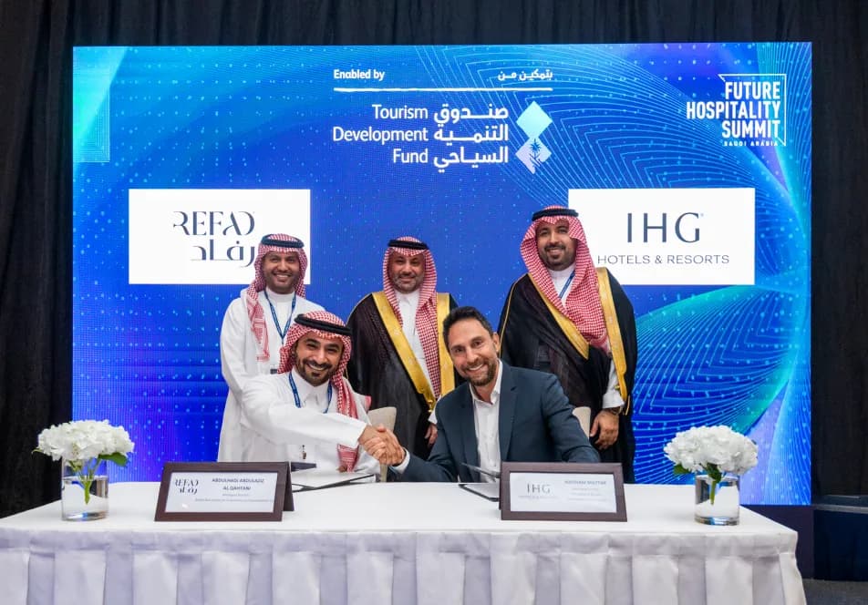 رفاد توقع اتفاقية مع IHG لإطلاق فندق إنديغو في الخبر